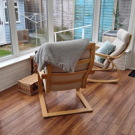 Cosy Bournemouth Bungalow Ferndown Exterior foto